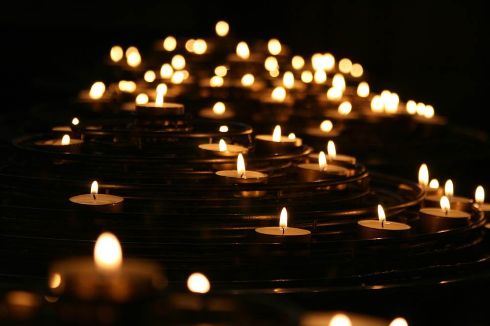 candlelights-1868525_1920.jpg